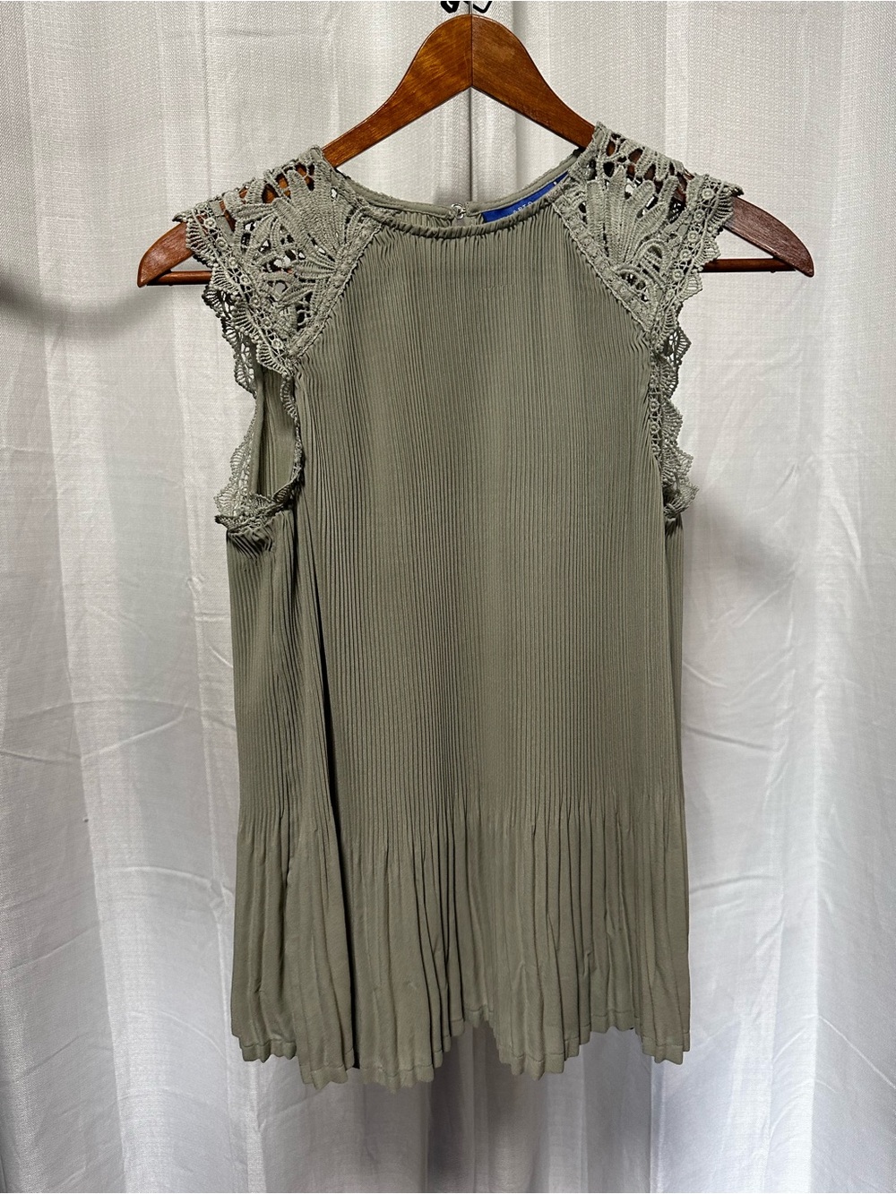 Apt. 9 Sage Green Pleated Tank Top w/ Lace Crochet Shoulders Size S